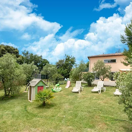 Picturesque In With Pool